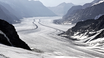 Aletschgletscher - Алечский ледник / Алечский ледник ( Aletschgletscher ) расположен на южном склоне Бернских Альп в Швейцарии