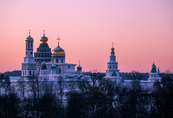 Ново-Иерусалимский монастырь / Снимал со смотровой площадки в Истринском парке после захода солнца