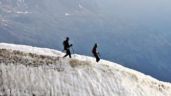 Связаны одной цепью ...)) / Вид с Эгюий-дю-Миди (фр. Aiguille du Midi )