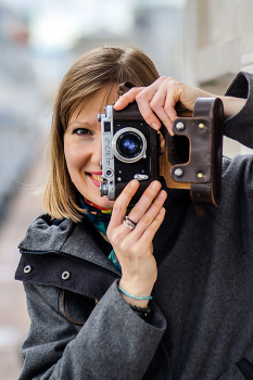 Света. Старый фотоаппарат / ***