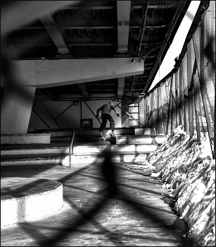 ..... Удаль молодых ... / уличный сюжет