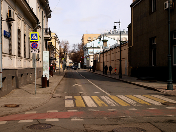 Вспольный переулок / Вспольный переулок в Москве. Март 2024.
