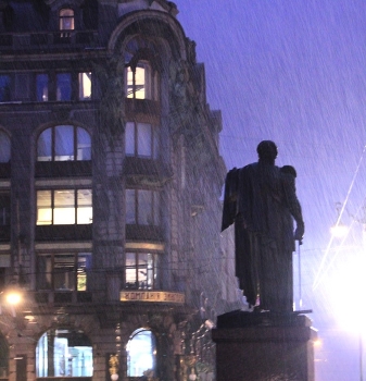 Льёт с 1703 года... / Ливень, слепой, ситный, грозовой, грибной, косохлёст, моросявка, снеждь, и наш любимый дождь- «шпион». Тот, который идет только там, где вы. )) Вызов принят - запечатлеем их все!