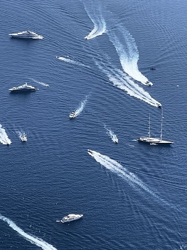 &nbsp; / Yachts near Capri