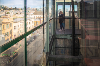 Сан Франциско. Взгляд из лифта / .....