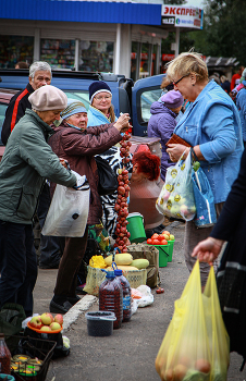Есть газеты, семечки калёные.... / свет
