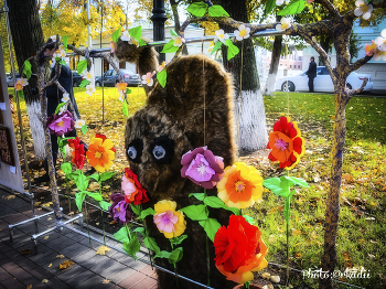 С 8 Марта! / Пусть весна согреет душу

Ласковым своим теплом,

Принесет 8 Марта

Счастье и удачу в дом!