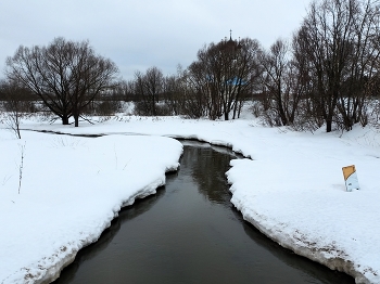 река Яуза в Мытищах (Московская область) / ***