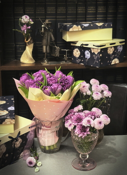 Танец 8 марта / 8 марта в Большой Советской Энциклопедии. Когда не сговариваясь, дарят букеты в одной гамме, - есть база для этюда в сиреневых тонах.
С ПРАЗДНИКОМ ВЕСНЫ!