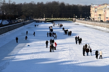 Река Фонтанка / Прогулки по льду
