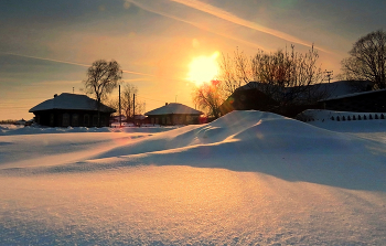 Мартовский закат / Сибирское село в марте.