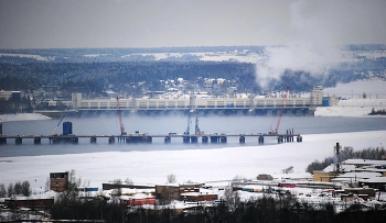 Камская ГЭС зимним морозным днём / 31 января 2026 года, река Кама, Пермь
