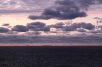 эти облака фиолетовая вата / море и небо