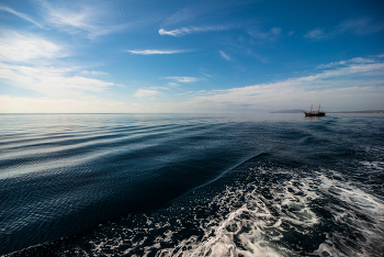 ... А он, мятежный, просит бури... / В акватории Кара-Дага. Окрестности Коктебеля. Республика Крым. Россия.