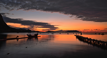Рассвет в Новом Свете. / Судак. Новый Свет. Вид из бухты Зелёной на мысы Меганом и Алчак. Республика Крым. Россия.