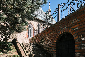 Калининград весенний / Кирха Юдиттен, ныне Свято-Никольский храм. Кирха построена Тевтонским орденом. Годом постройки принято считать 1288 год. Калининград, 2025