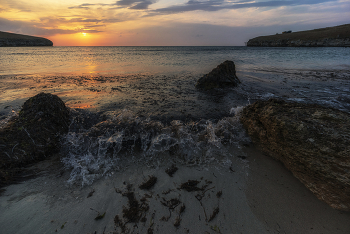 Тарханкутский закат. / Закат в одной из бухт Тарханкута. Республика Крым. Россия.