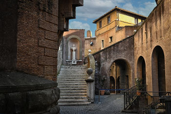 Церковный дворик / Замок Святого Ангела (Castel Sant-Angelo) в Риме