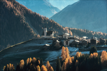 Между гор / Санта Лючия в золотом свете осени