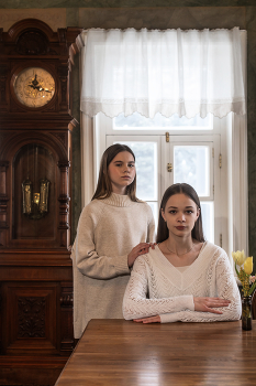 Двое в чайной / модели Ангелина Табакова и Ира Лескина