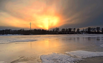 Весенний закат / Обская протока в ожидание ледохода.