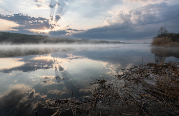 На восходе у реки / ***