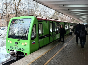 станция метро "Измайловская"(Арбатско-Покровская линия) / ***