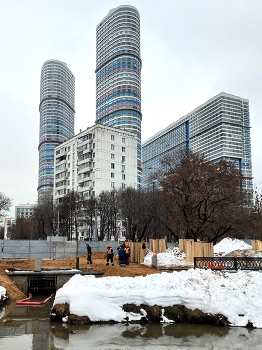 река Яуза в Ростокине / ***