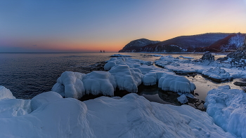 Вечер у Бринера / Прогулка под скалами маяка мыса Бринера. 12.02.26 Панорама из 5 гориз. фото