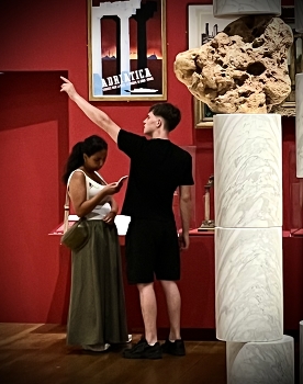 &nbsp; / A couple in the museum, Marceilles