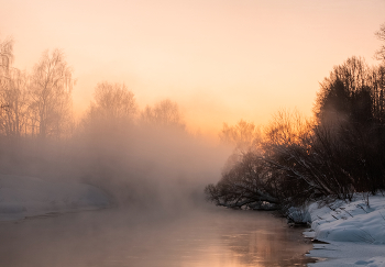 Туман на реке Истра / Туман вечером над водой. Мне понравилось как туман сочетается с цветом неба в часы захода солнца