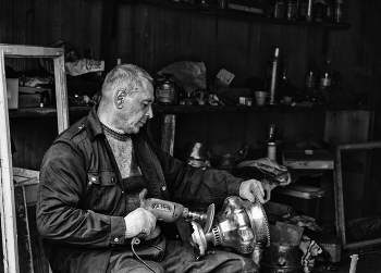 Антиквар самоварщик... / ***