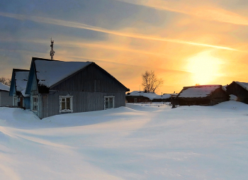 Мартовский закат в деревне / Западная Сибирь