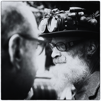 Смотреть в четыре глаза / ***