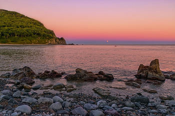 Вечер над 1-м Лангоу / Восход луны над 1-м Лангоу.