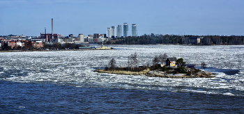 * Katajanokanluoto — островок-ресторан / ...в 7 минутах от Хельсинки, с рейтингом 4.8 из 5..
 Говорят, летом там даже воздух вкусный :)