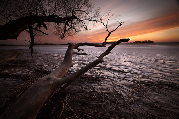 тает лёд / Гаснет закат, тает лёд. Минское море, март
