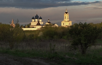 Весенний вечер / Серпухов. Высоцкий монастырь 2023 год.