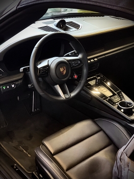 Салон кабриолета Porsche 911 / ***