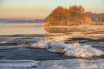 Весна. / На Оке.