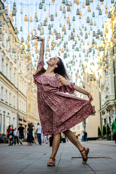 Люда. Танцы в городе / ***