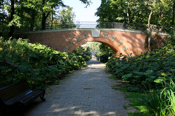Средний мост / Нескучный сад в Москве. Средний мост. Сентябрь 2024.