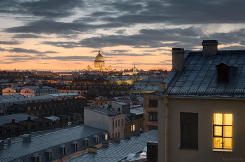 Петербург с крыш - ночь, окно, Апраксин двор, Исаакиевский собор / март 2014

© EGRAPHOTO
egraphoto.com