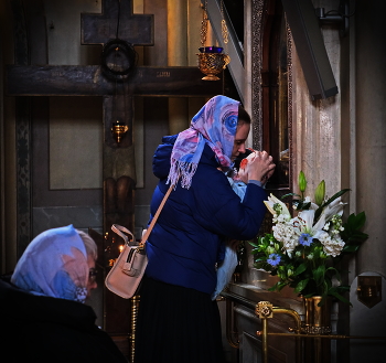 У Чудотворной иконы Богородицы "Всецарица." / Монастырь. Повседневная жизнь.