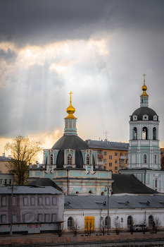 Божественное сияние / Пасха, 12 апреля 2026. Вид с Большого Устьинского моста на храм Святого Николая в Заяицком