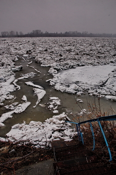 Перед ледоходом. / Томская область.