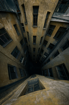 Колодец, типичный, питерский / Май 2014

© EGRAPHOTO
egraphoto.com