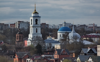 Весенний фрагмент старого города С / Вечерний сюжет из Подмосковья. Серпухов, апрель 2026.