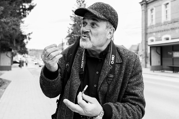 Интересный рассказ / Встретили на улице знакомого , зовут его Александр, он интересный рассказчик !
