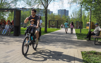 Прогулки в Весеннем Парке / Городская зарисовка